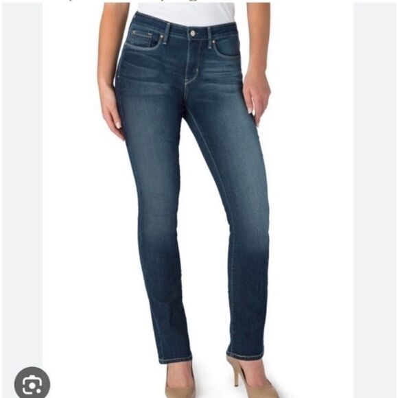 New Signature Levi’s Mid-Rise Totally Shaping Five Pocket Jeans Size 26S - Picture 1 of 12